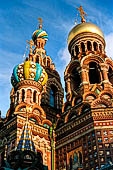 San Pietroburgo - Chiesa del Salvatore sul Sangue, dettaglio del campanile dalla cupola dorata.